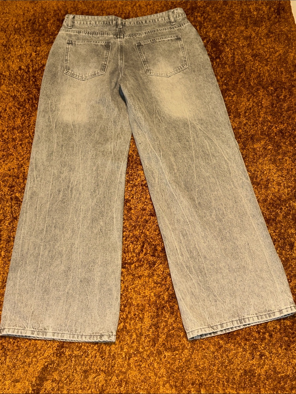 Edikted Women's Relaxed Wide-Leg Jeans in Faded Light Gray - Picture 5 of 6